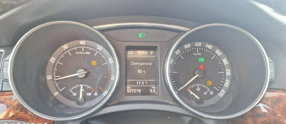 Skoda Superb cena 31900 przebieg: 177000, rok produkcji 2010 z Jasień małe 56